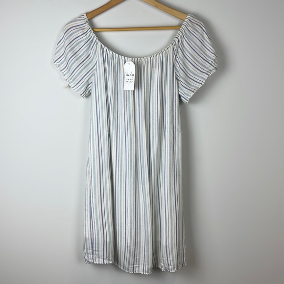 Sadie & Sage Dresses & Skirts - Sadie & Sage striped mini dress/tunic size large on shoulder/off style